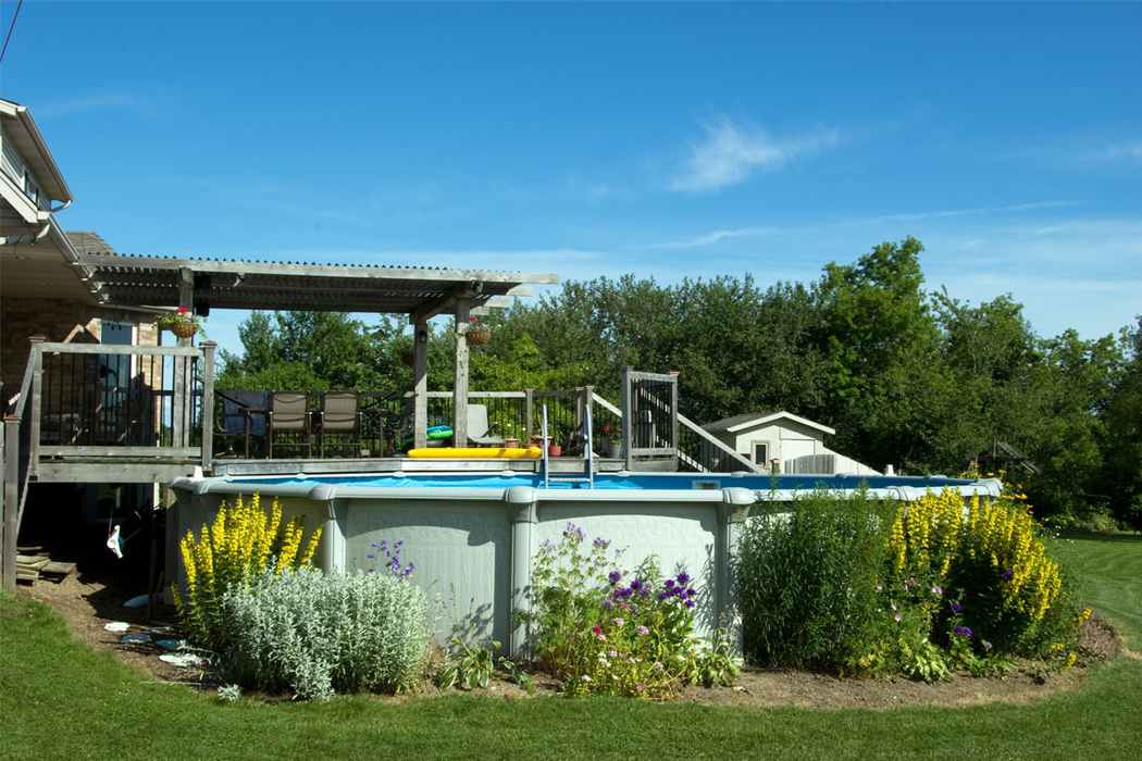 10 idées uniques et créatives pour la décoration des piscines hors sol
