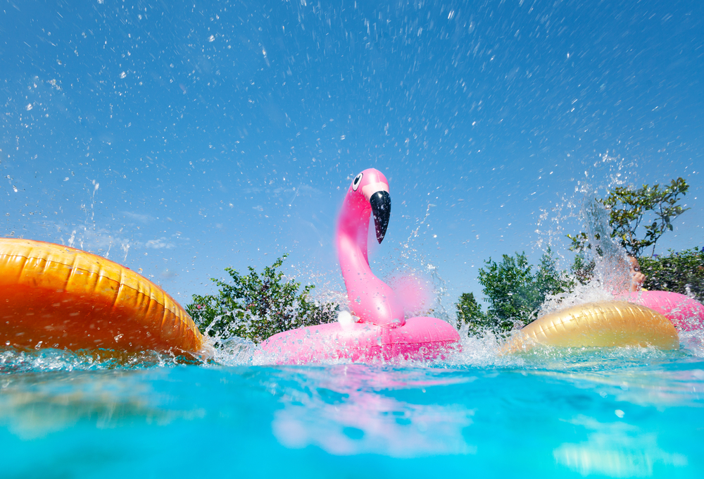 Waarom zwembadspeelgoed een essentiële zomerinvestering is voor elk gezin