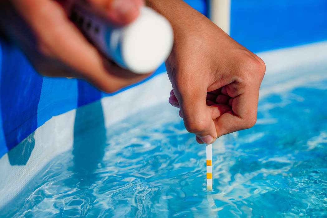 bovengronds zwembad pH test