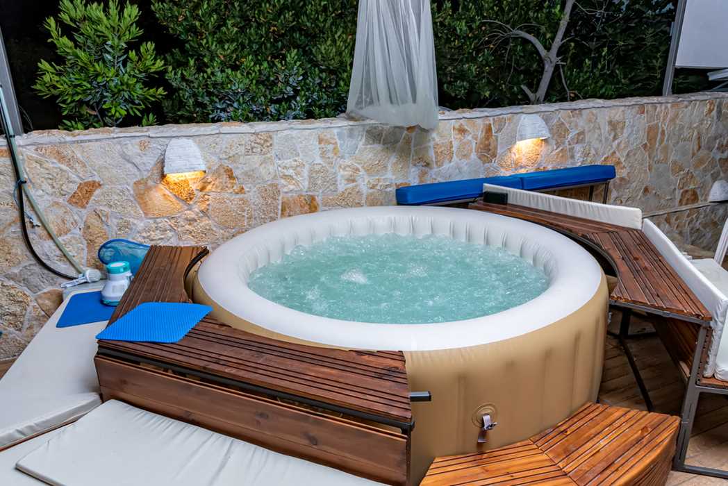 terrasse jacuzzi gonflable